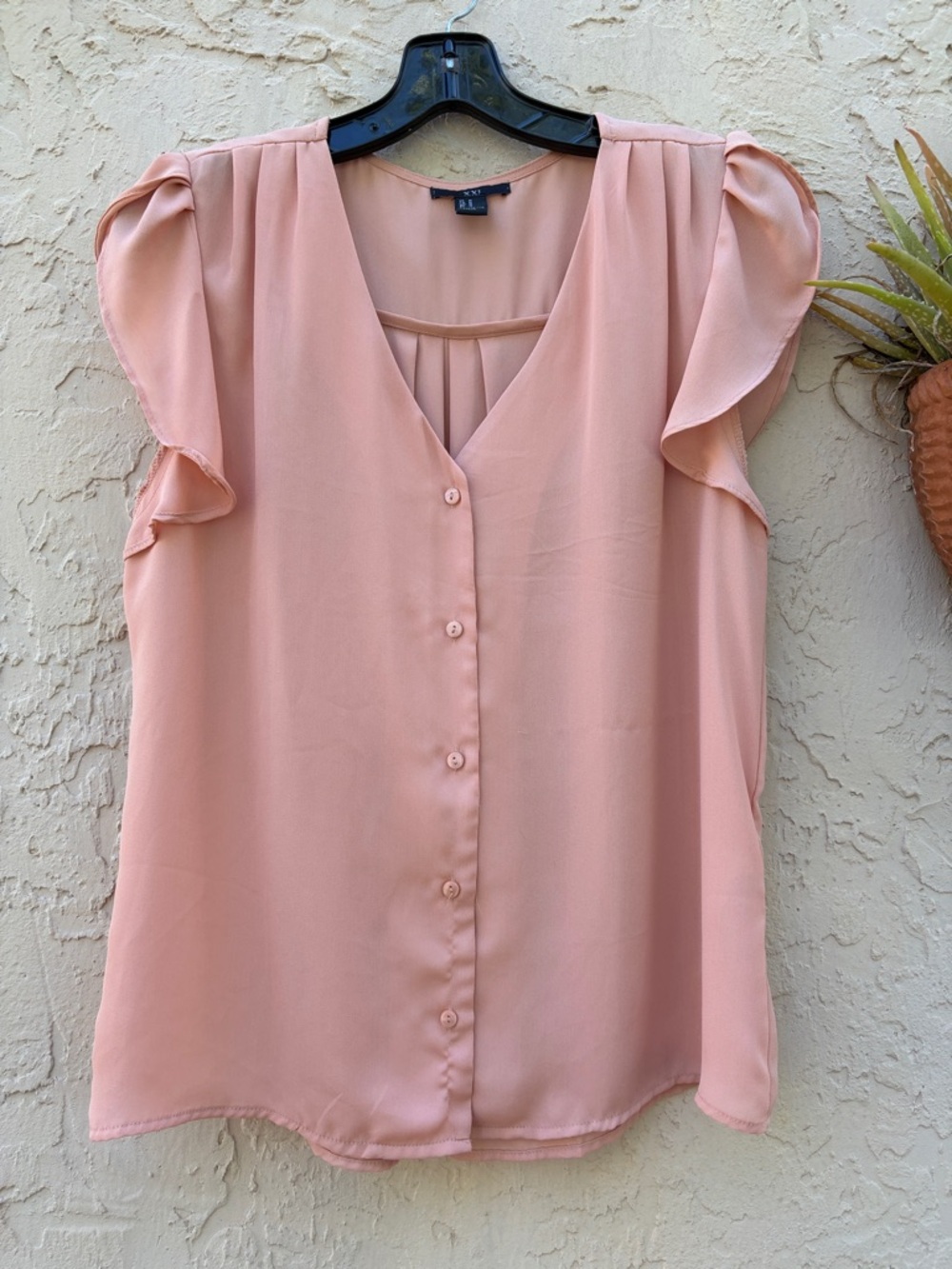 Forever 21 Peach Button-Front Flutter Sleeve Blouse